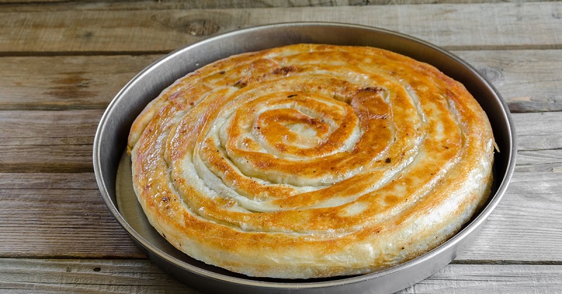 Шикарный мясной пирог наспех: никакой возни с тестом — его просто нет