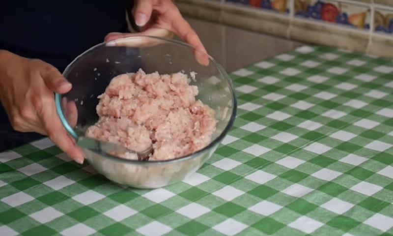 Шикарный мясной пирог наспех: никакой возни с тестом — его просто нет