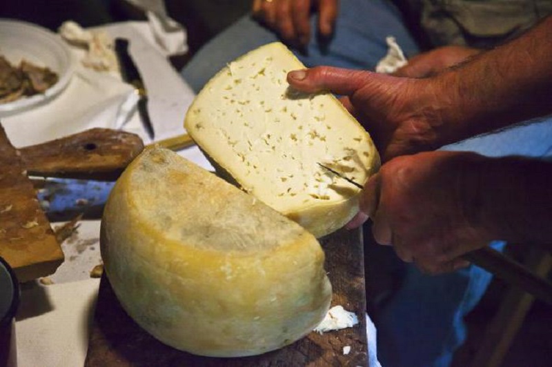 Как отличить настоящий сыр от сырного продукта с пальмовым маслом