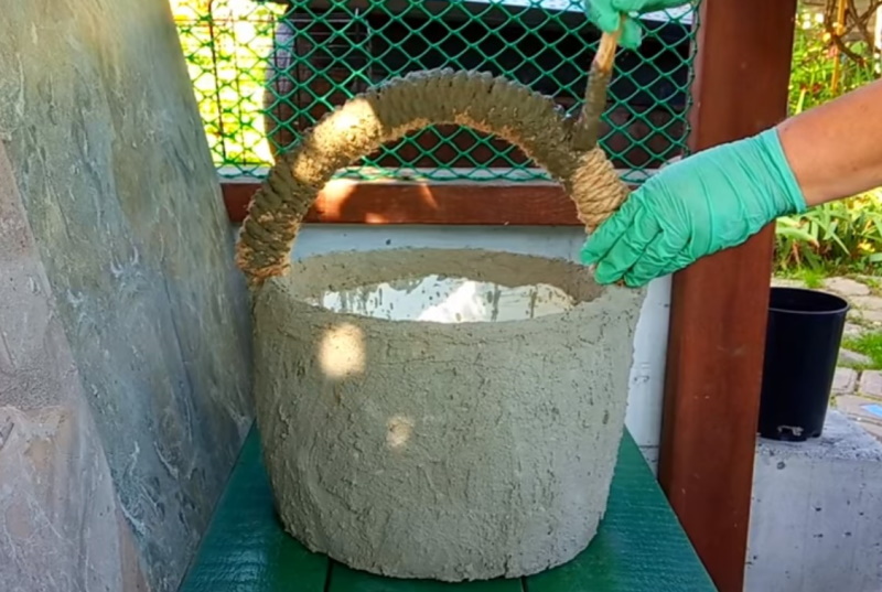 Что можно сделать из дырявого ведра, которое жалко выбрасывать