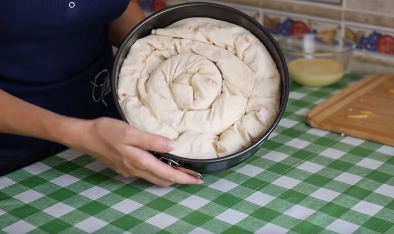 Шикарный мясной пирог наспех: никакой возни с тестом — его просто нет