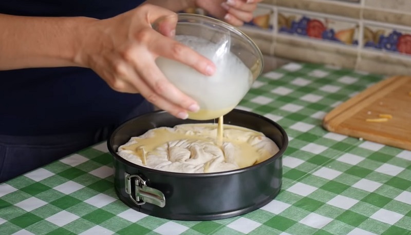 Шикарный мясной пирог наспех: никакой возни с тестом — его просто нет
