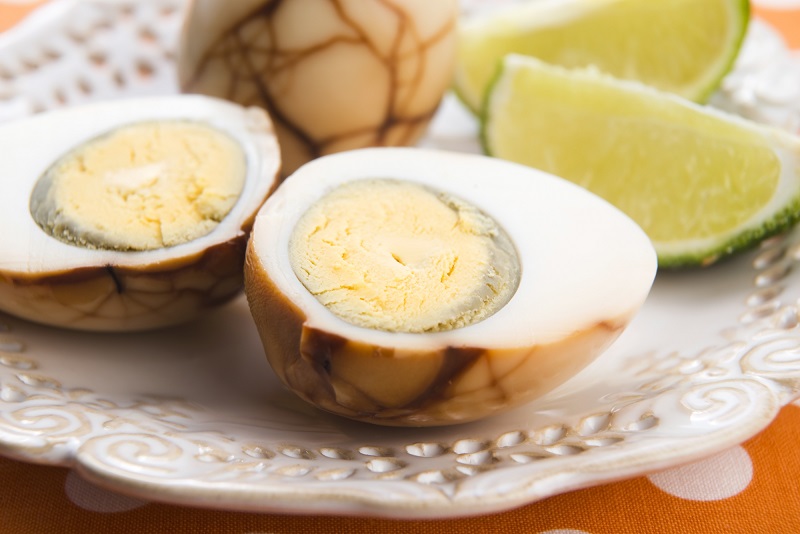 Зачем мариновать яйца в уксусе