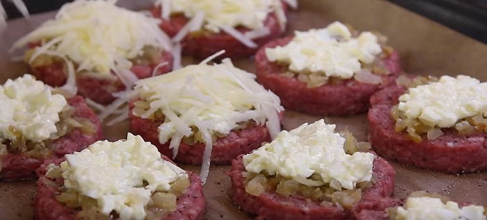 500 г фарша и сырой картофель: вот что я приготовлю на ближайший званый обед. Удобно подавать для праздничного стола, запекаются порционно